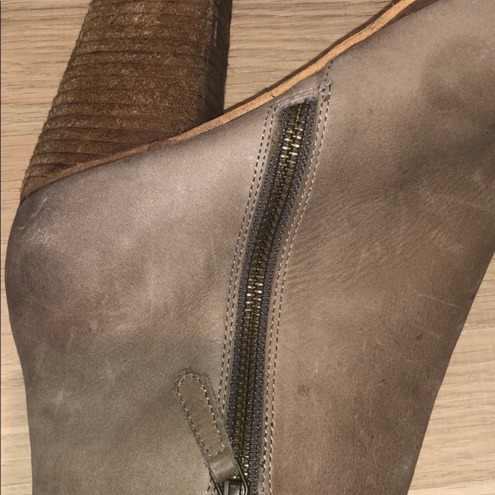 Brown ankle booties - Picture 3 of 5